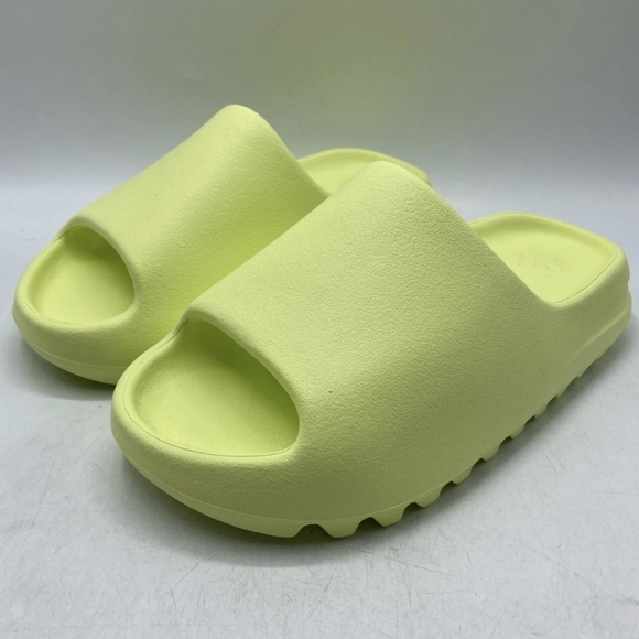 New Without Box Men's Adidas Yeezy Slides GLOW GREEN - Picture 1 of 6